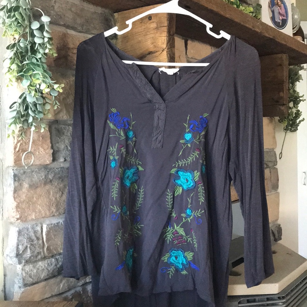 Embroidered, 3/4 sleeve top